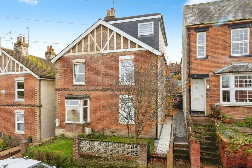 Modern House in Tonbridge Town Centre Sleeps 12 - Image 1