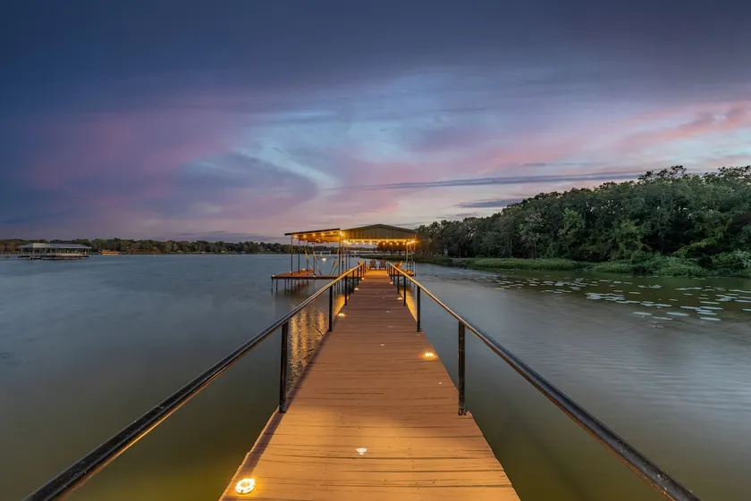 Lakefront Bliss on Tawakoni: Dock Boat Lift Fish - Image 1