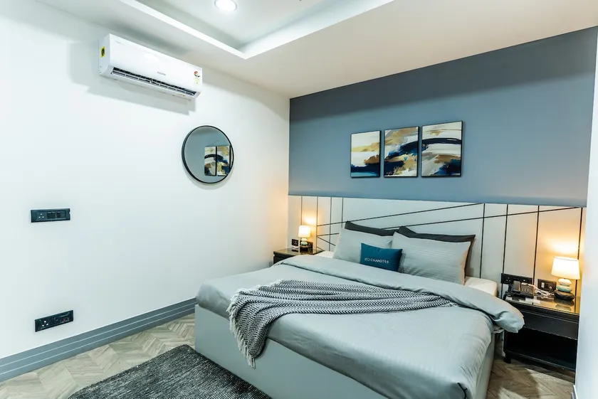 Elegant Luxury 1BHK w/ Private Balcony Retreat - Image 1