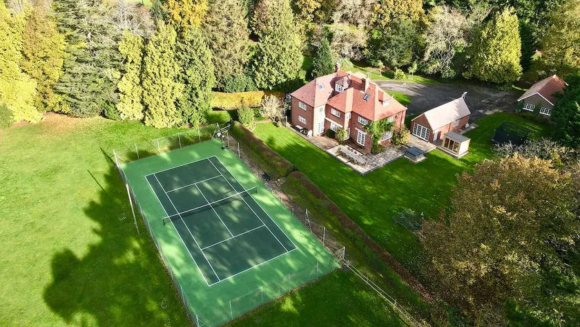 Hedgerows New Forest Estate 2x Hot Tubs Sleeps 22 - Image 1