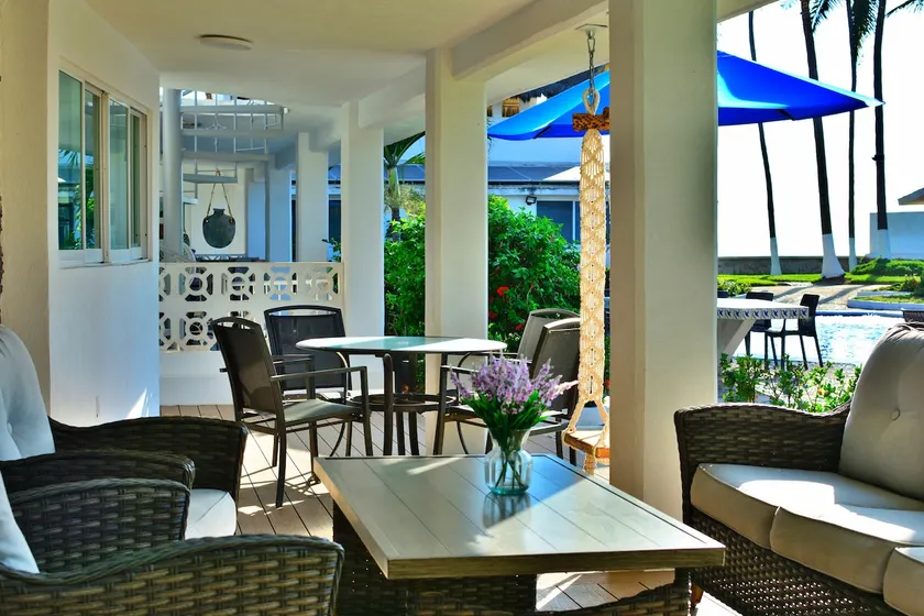 Beachfront apartment, - Image 1