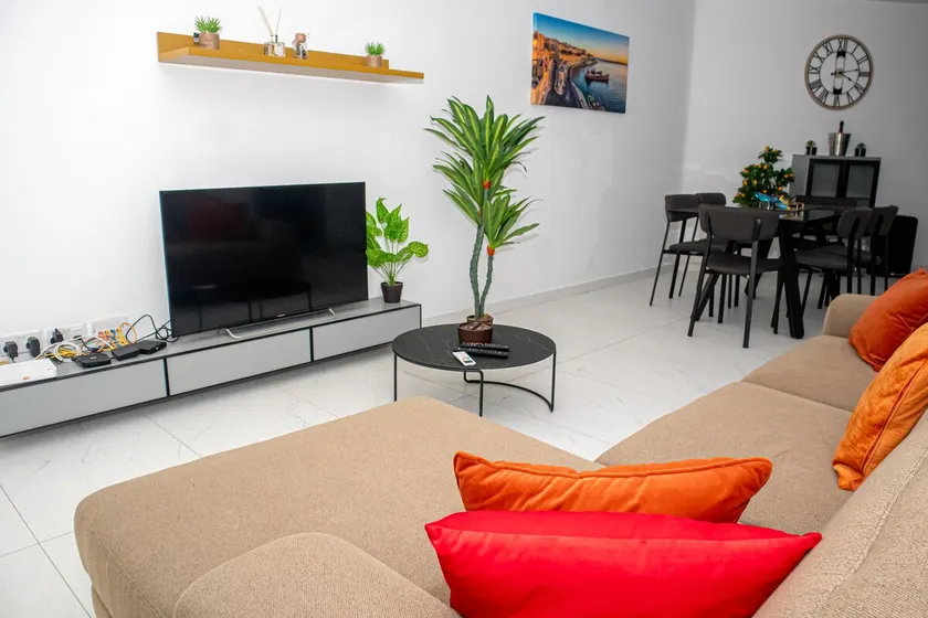 Modern Hennessy Apartment - Image 1