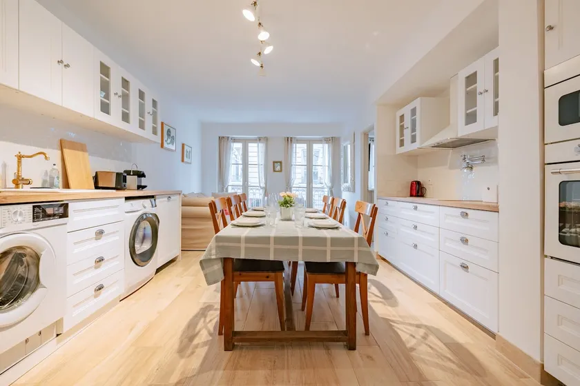 Right in the center, brand new and 2 bathrooms - Image 1