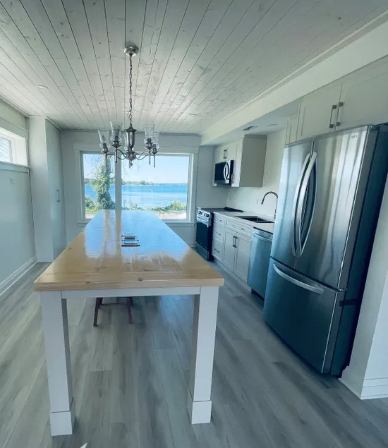 1000 Islands Peninsula Getaway - Image 1