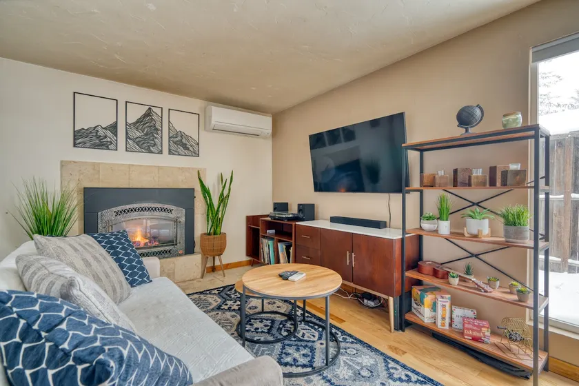Cozy mid-century getaway in SE Bend - Image 1