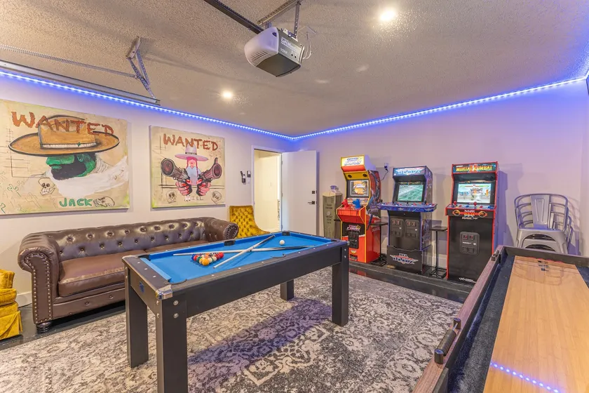 Party Pad! Sleeps 18, Heated Pool, Heart of ATX! - Image 1