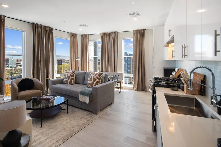 Luxurious 3BR Apartment with Premium Amenities - Image 1