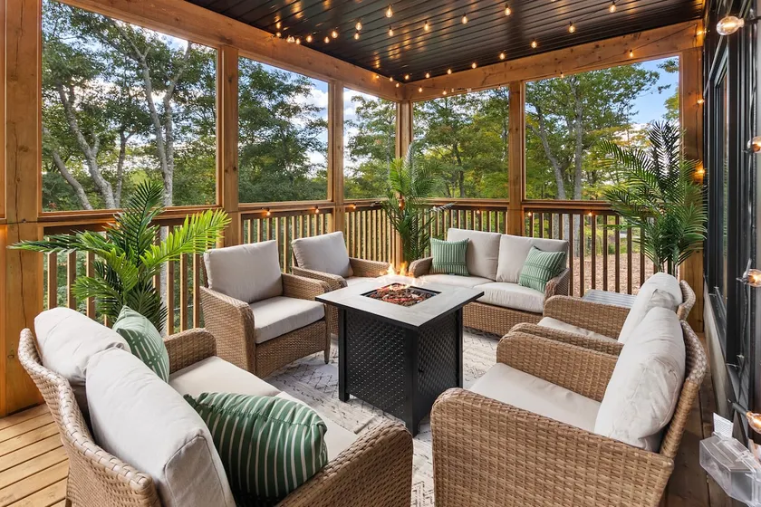 Northern Lights Muskoka w/ Hot Tub & Pool Table - Image 1