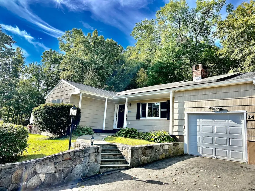 Candlewood Lakefront-Exclusive- Ideal Vacation - Image 1