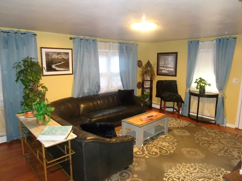 Private and Comfortable 1 BR Apt. Great Amenities! - Image 1
