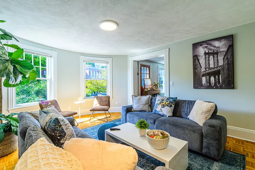 Family Retreat - Stunning 5BR2BA w Parking/ Near T - Image 1