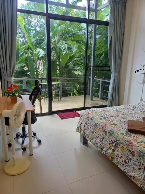 Delux Bungalow with workspace and microwave - Image 1