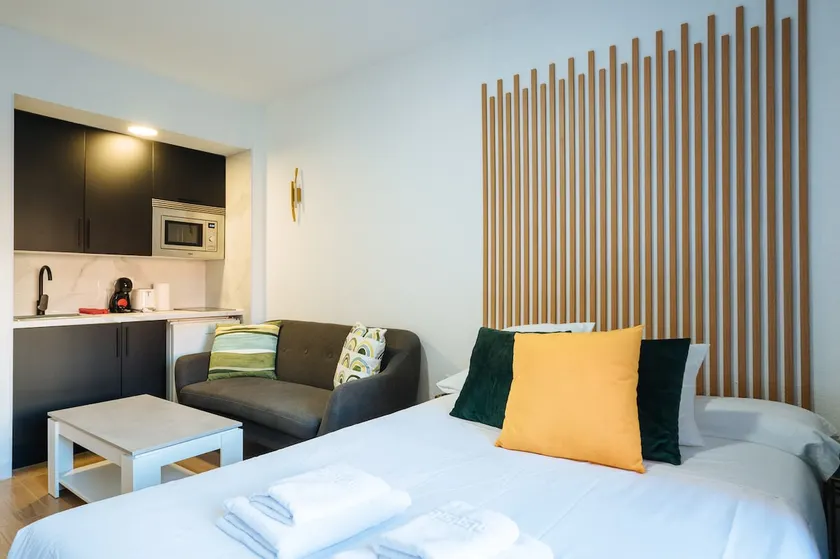 Triana. Hotel room. 24-hour reception - Image 1