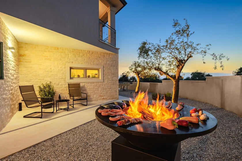 Japanese BBQ & Pool | Peaceful Villa | Chic Style - Image 1