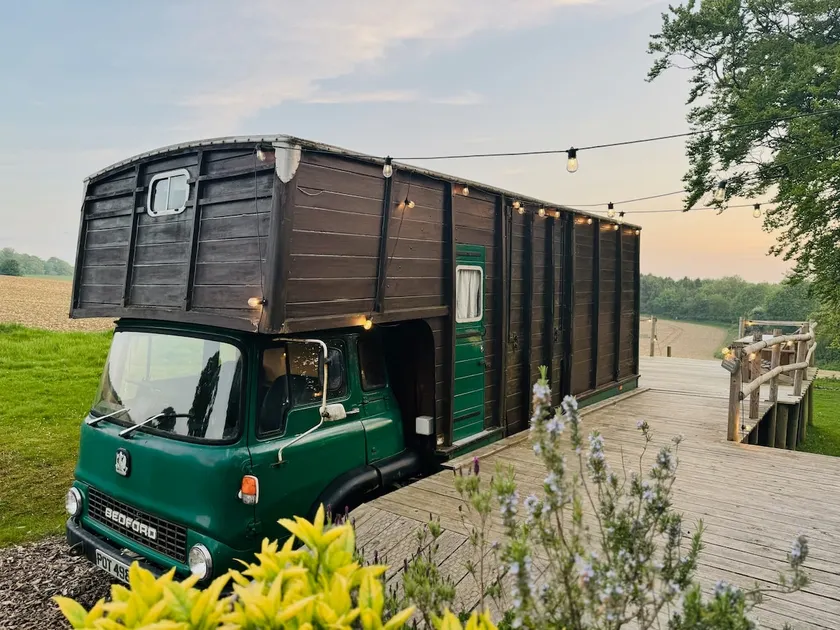 Betty the Bedford with outdoor jacuzzi bath - Image 1