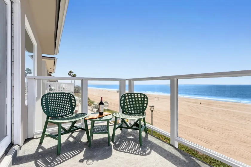 OCEAN-FRONT | On Strand/Beach | KING Bed | Deck - Image 1