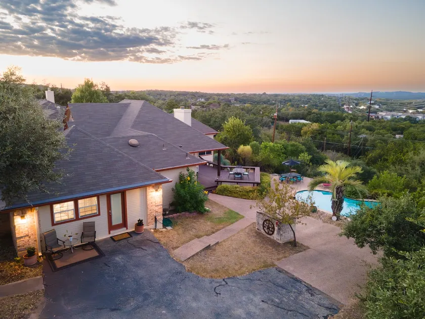 Private Annex Studio w/Separate Entrance & Pool - Image 1