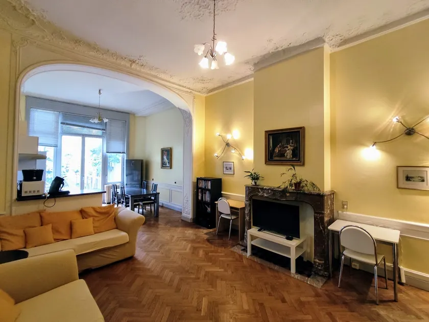 Bright 1BR with terrace near Montgomery - Image 1