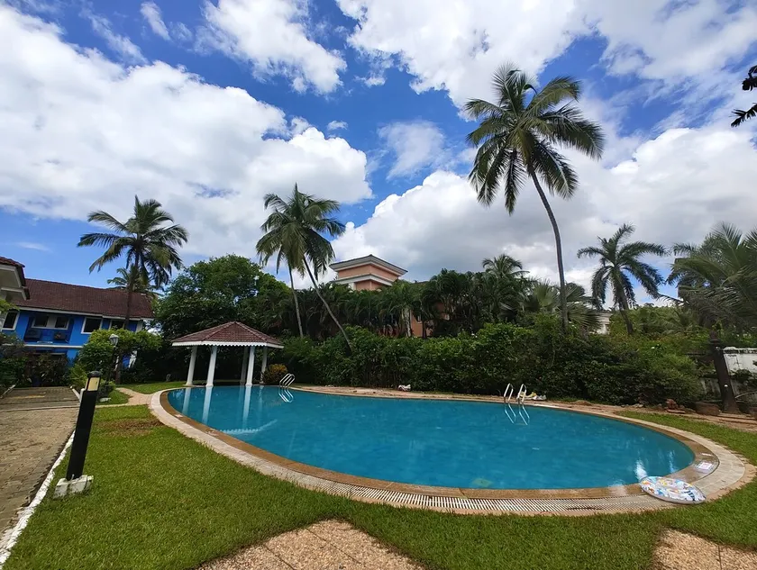 Golden Sands: Peaceful Lovers Beach Escape - Image 1