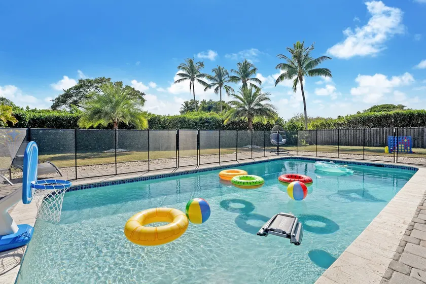 Coral Springs Paradise with Backyard + Heated Pool - Image 1