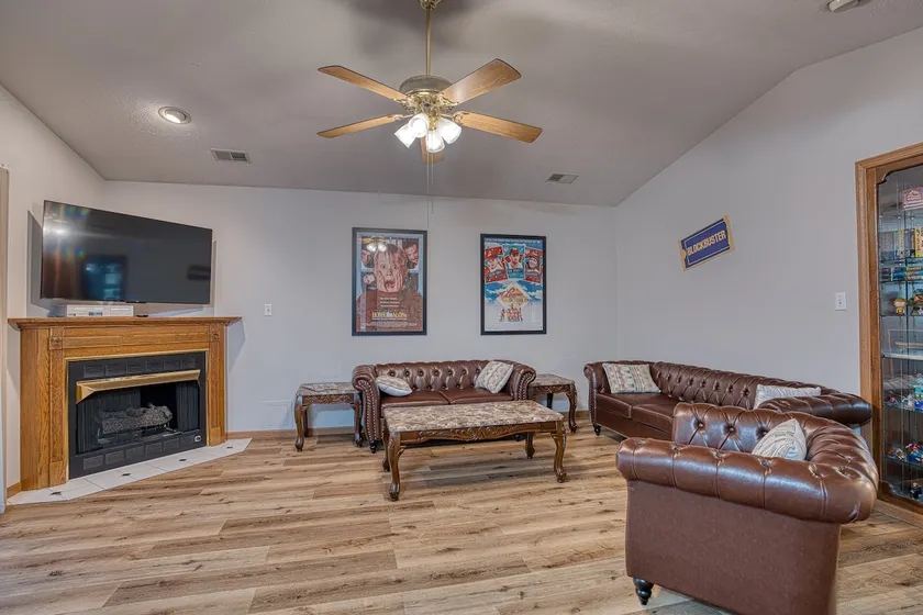 2BR/2BA Retro '90s • Pets OK • 5 Min to Deaconess - Image 1