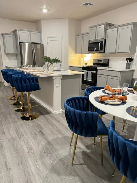 Lux 5-Star New Home 4 King BRs 15min Plaza/Airport - Image 1
