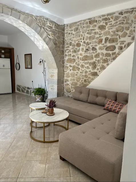 Kamara Guest house - Image 1