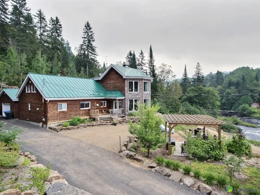 Beautiful waterfront cottage - Image 1