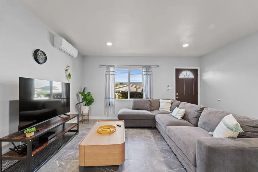 Rosemead 2BR | King Beds | Free Parking | nr DTLA - Image 1