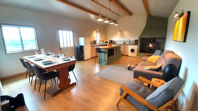 Single storey-renovated barn-quiet rural village - Image 1