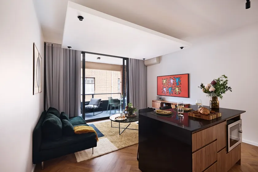 The Brass Flamingo Sydney CBD 1BR Curated Stay - Image 1