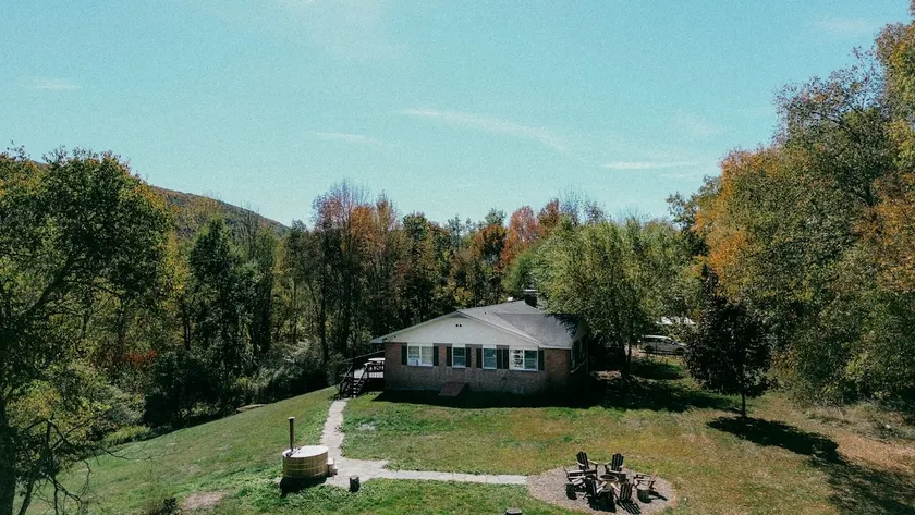 Secluded 5BR Escape w/ Hot Tub, Fire Pit, Karaoke - Image 1