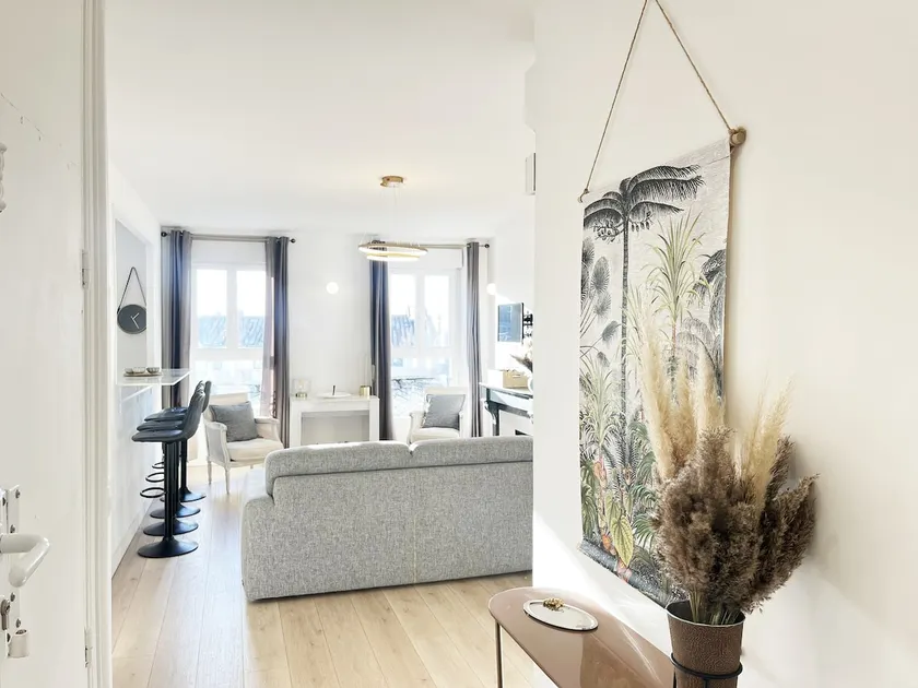 Warm apartment Cours Julien – air conditioning - Image 1