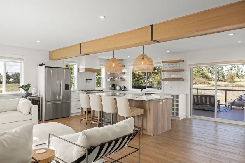 Modern Farmhouse Hot Tub BBQ Foosball 10 min to DT - Image 1