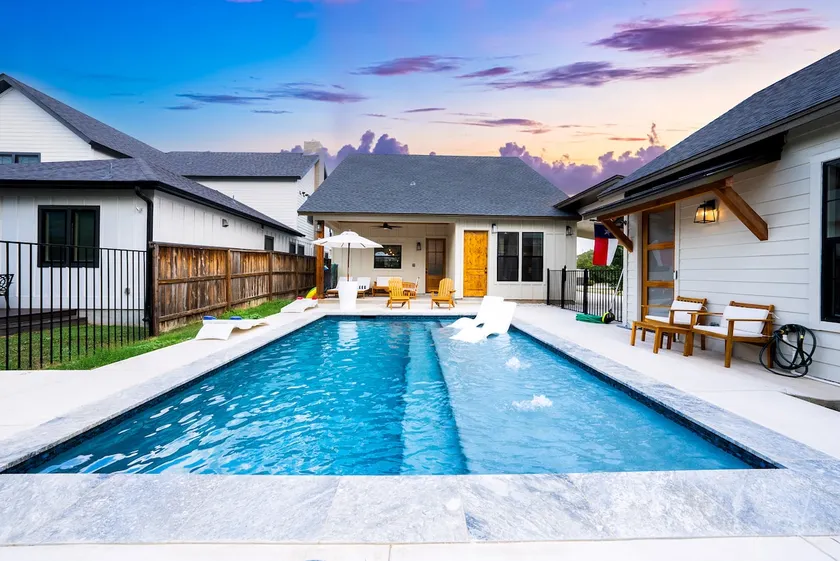 Pool l Luxury Farmhouse l Family Friendly SATX - Image 1