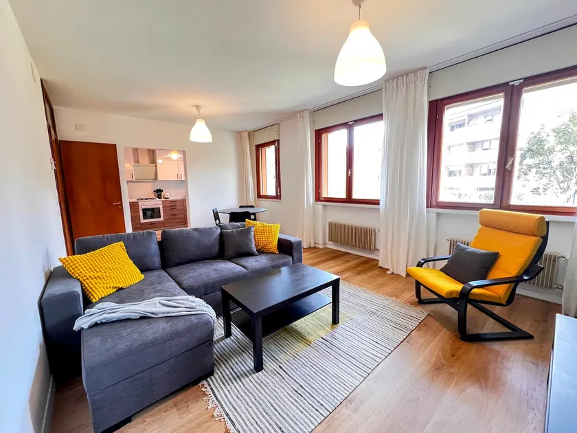 Central Comfort – large 2BR 5min walk to downtown - Image 1