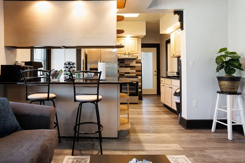 Joliet Retreat: Walk-in Shower + Self Check-in - Image 1