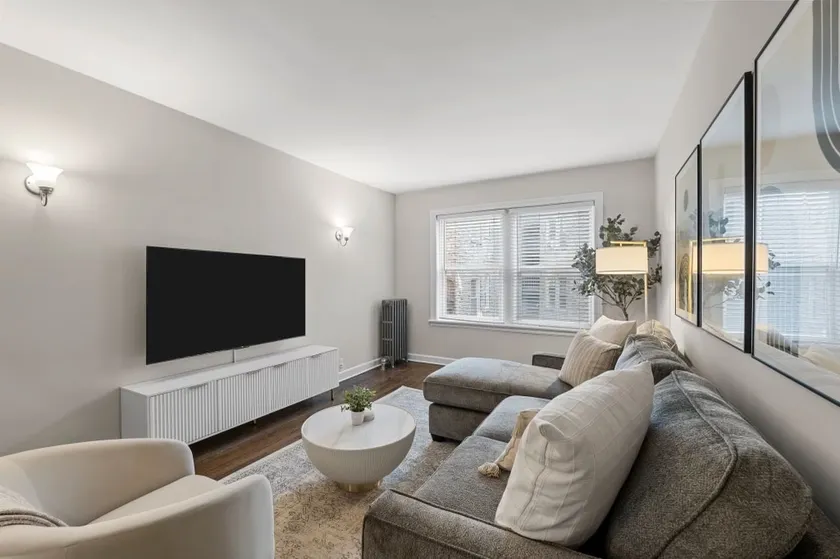 Beautifully Renovated 1BR Gem in Lincoln Square - Image 1