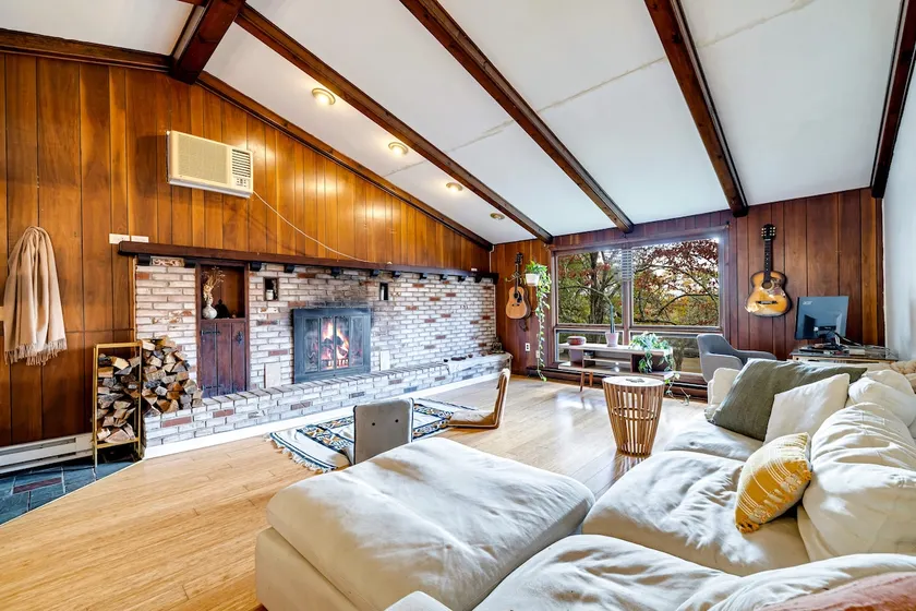 Pocono home with fireplace - Image 1