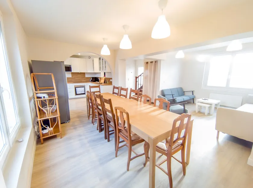 House 10 min from the center on a private avenue! - Image 1