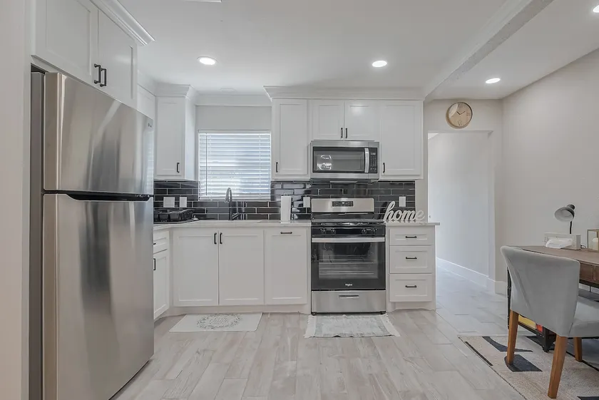 Quiet 3 bedroom 2 bath remodeled home in Deer Park - Image 1