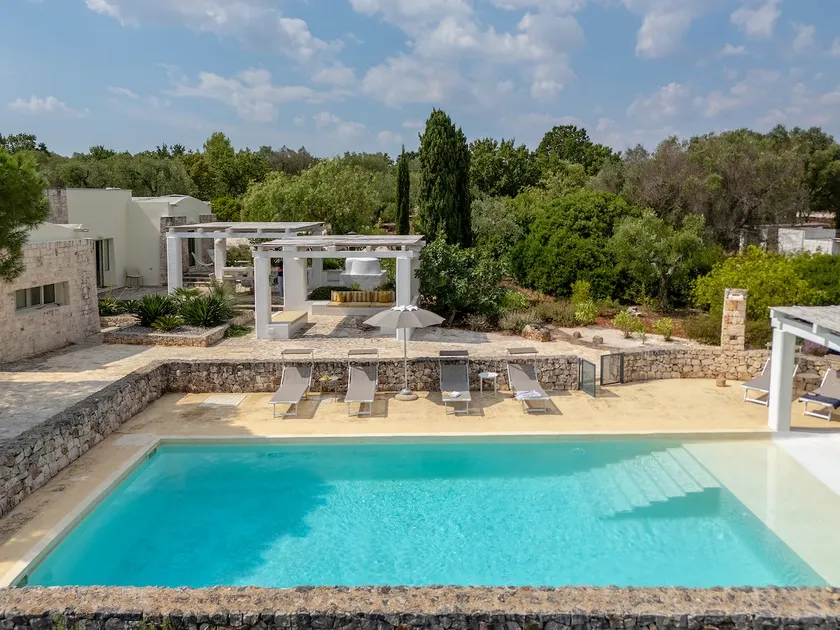 Private villa with swimming pool immersed in the nature of the Valle d'Itria - Image 1
