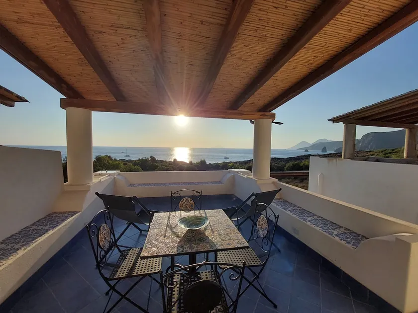 The veranda overlooking the sea - apt/ p1-Vulcano - Image 1