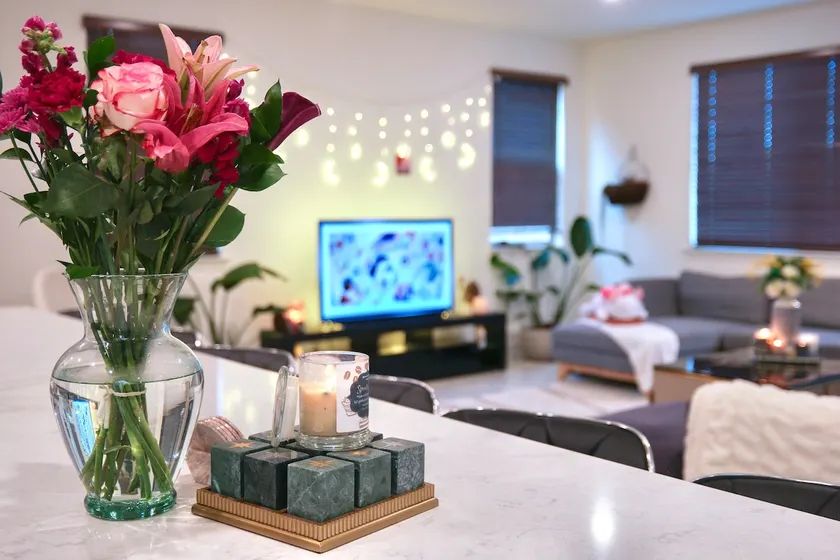 Luxury 5-Bed w/Gym, Office, Game Room & EV Charger - Image 1