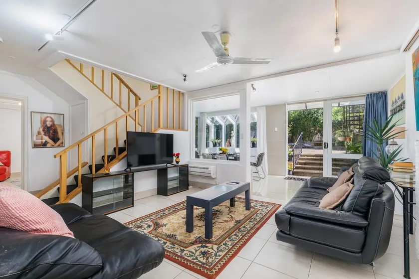 Charming Garden Guest Suite in Leafy Yarralumla - Image 1