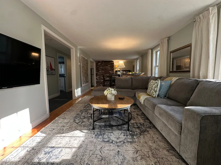 12 Mins from Beach - A Quiet, Immaculate Space - Image 1