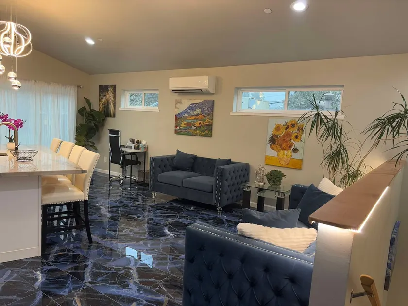The Starry Night Apartment - Image 1