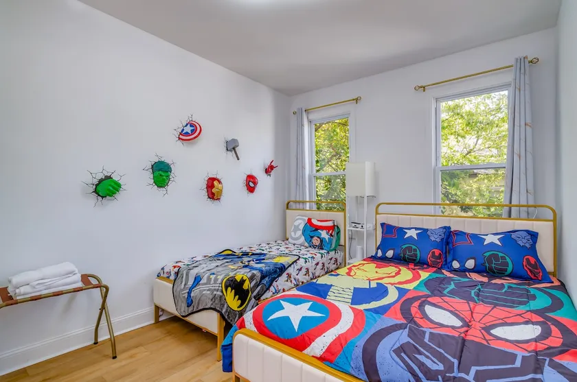 Modern 4 Bedrooms City-Bee Near NYC Train - Image 1