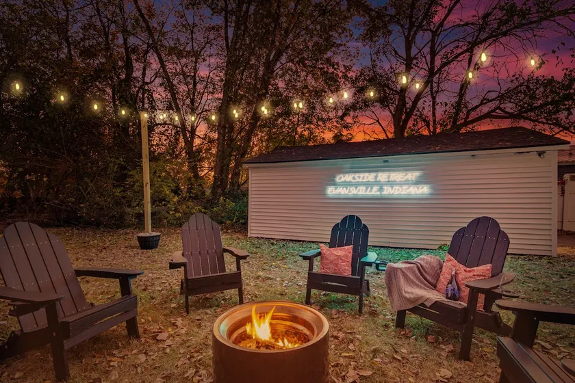 Game Room + Fire Pit + Yard Games & BBQ | Near UE - Image 1