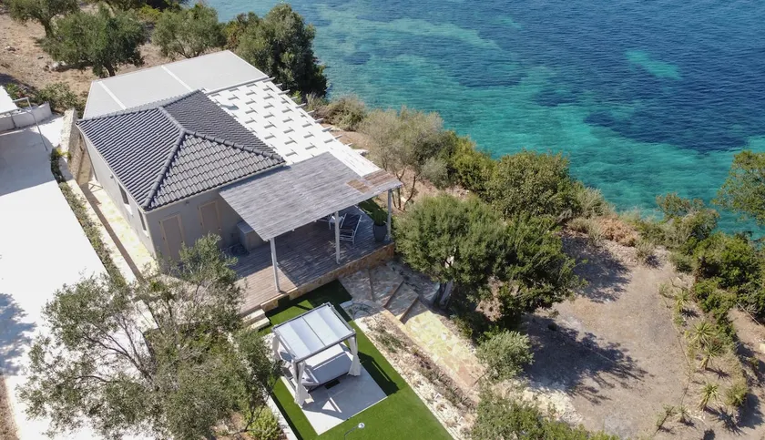 Beach Villa Cavo - with direct sea access - Image 1